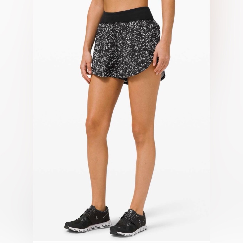 ✨Lululemon Find Your Pace 3” Lined Shorts Reflective Sz 6✨